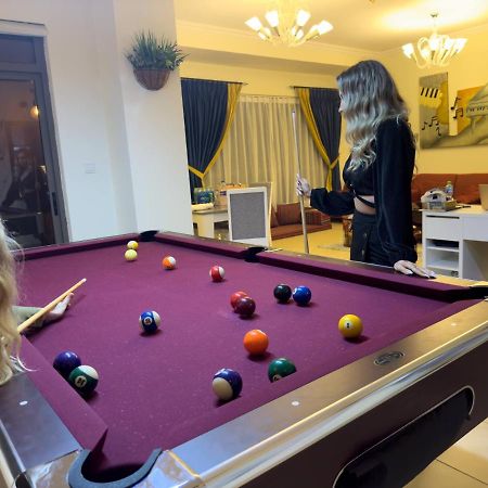 Route 66 Beach Hostel Дубай Екстериор снимка