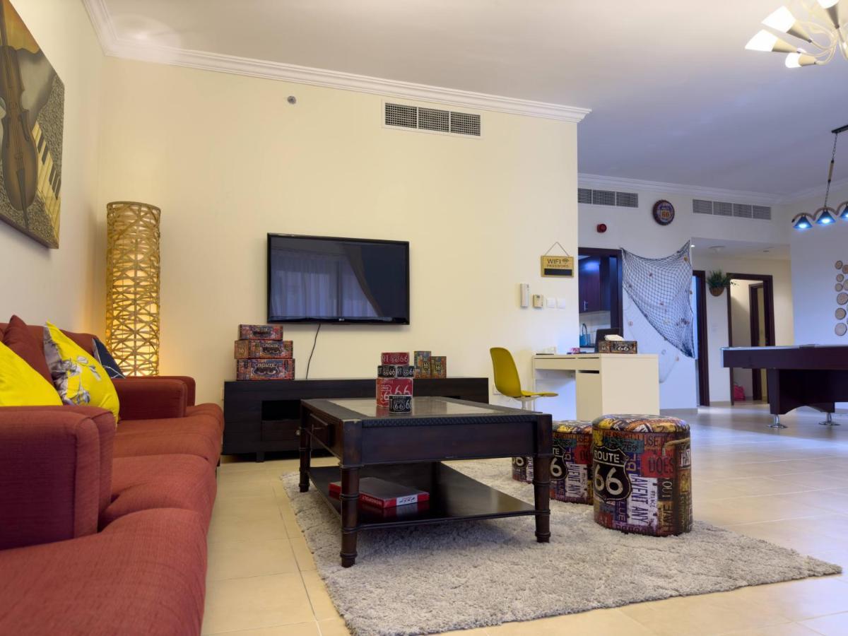 Route 66 Beach Hostel Дубай Екстериор снимка