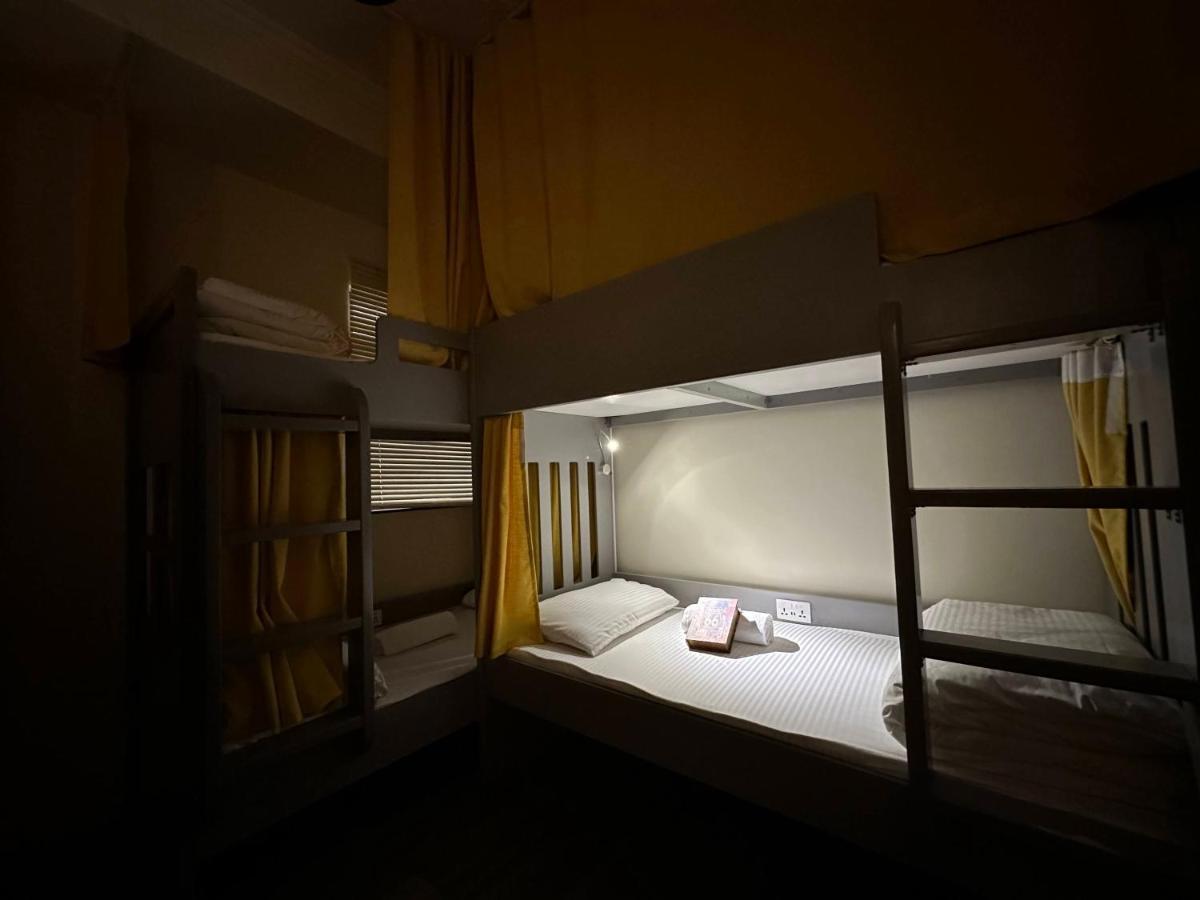 Route 66 Beach Hostel Дубай Екстериор снимка