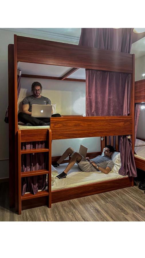 Route 66 Beach Hostel Дубай Екстериор снимка