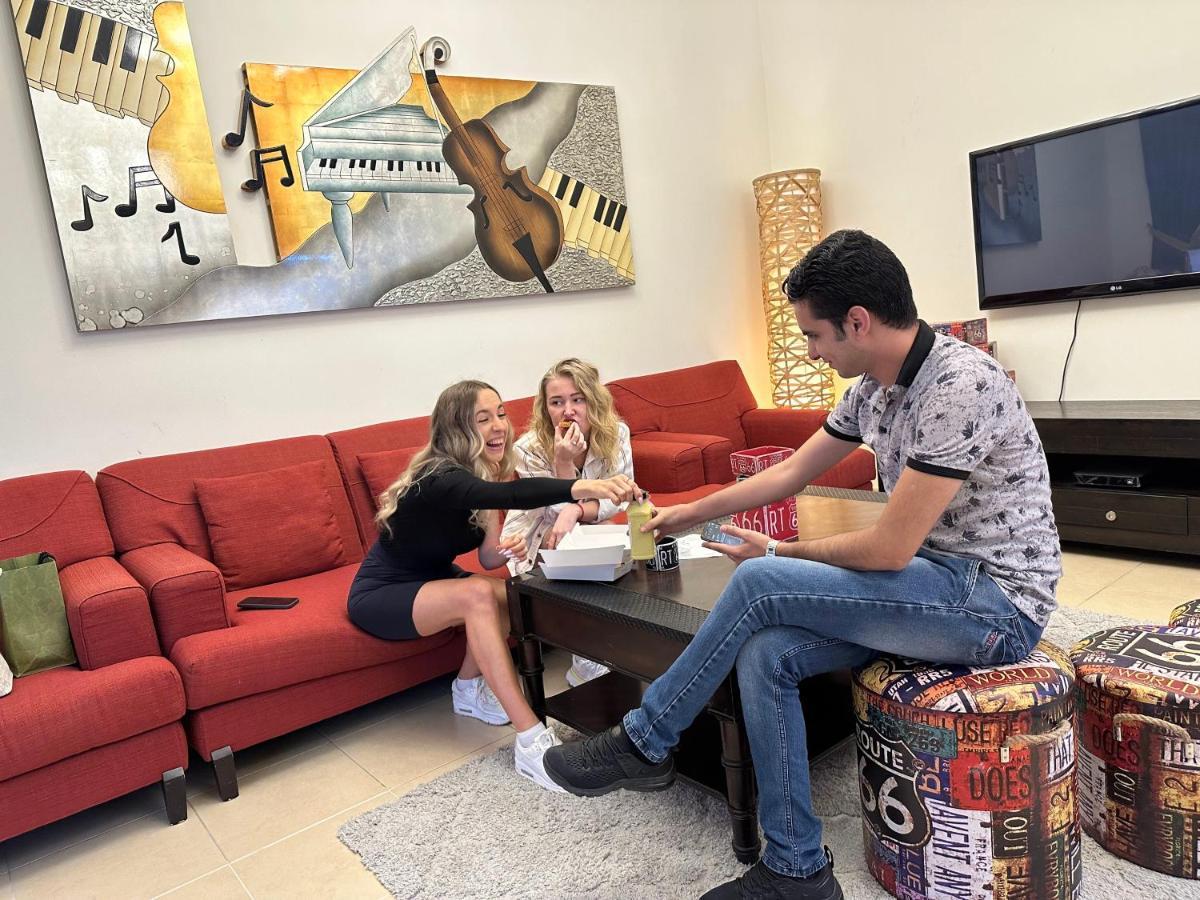 Route 66 Beach Hostel Дубай Екстериор снимка