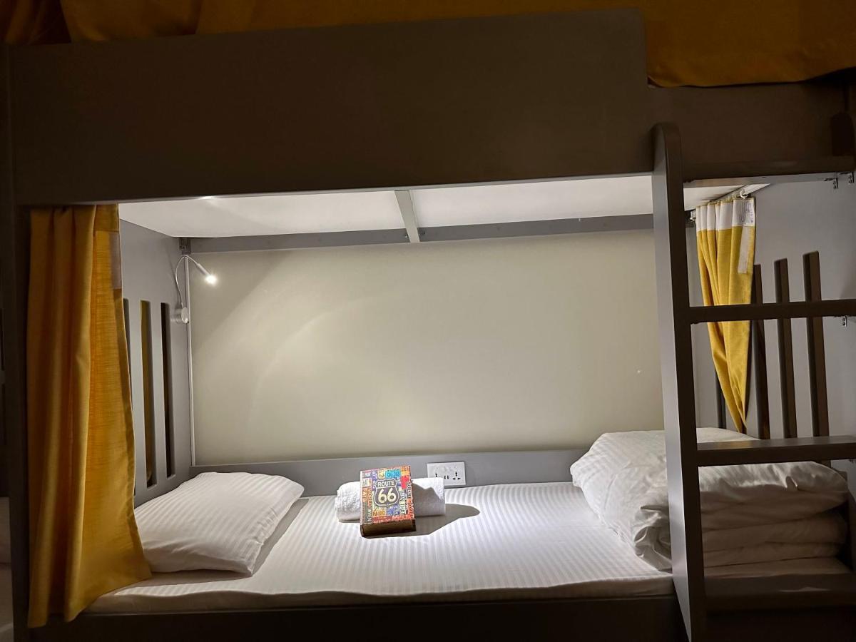 Route 66 Beach Hostel Дубай Екстериор снимка