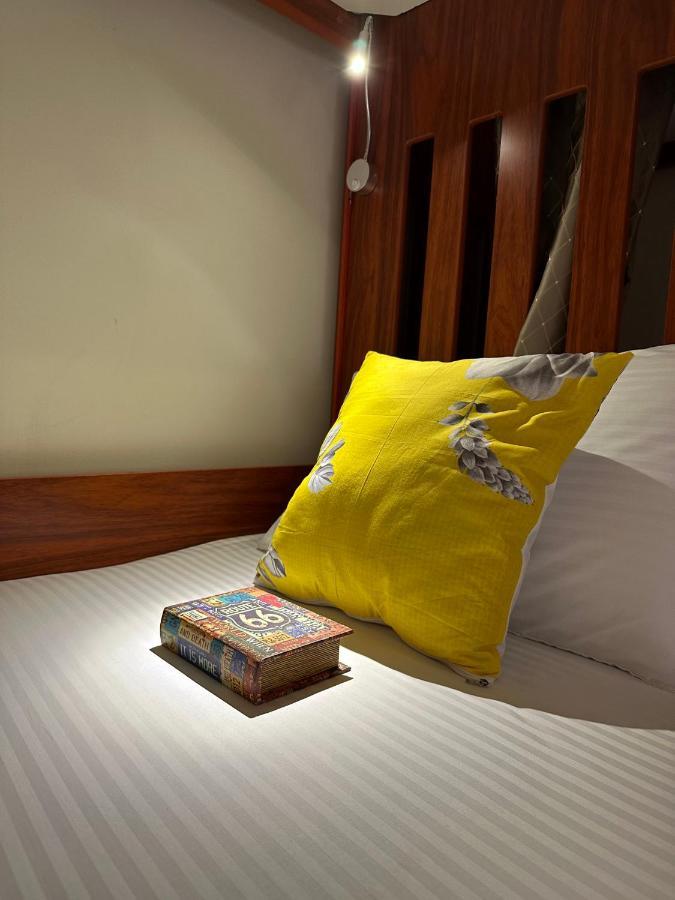 Route 66 Beach Hostel Дубай Екстериор снимка