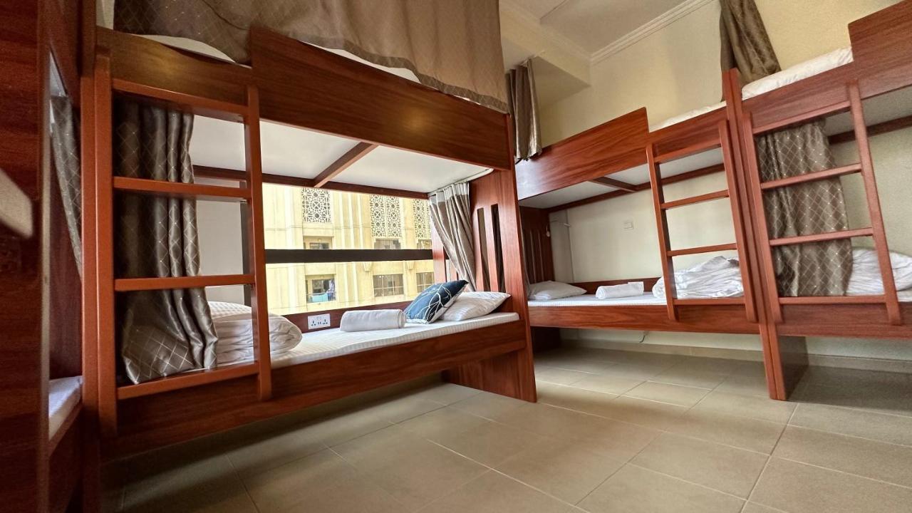Route 66 Beach Hostel Дубай Екстериор снимка