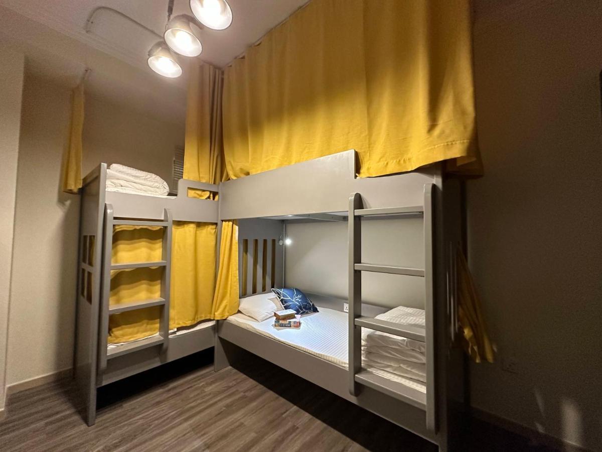 Route 66 Beach Hostel Дубай Екстериор снимка